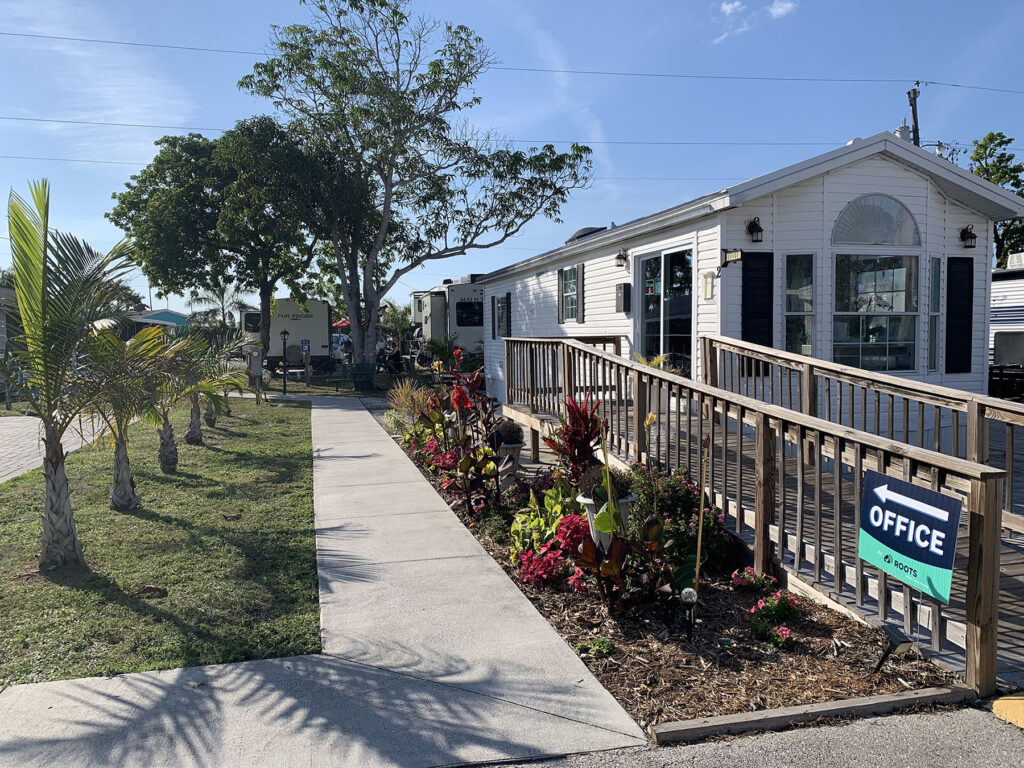 Endless-Summer-Community-Amenities-Office-01