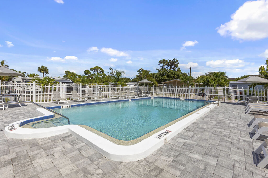 Endless-Summer-Community-Amenities-Pool-01
