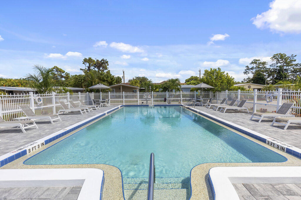 Endless-Summer-Community-Amenities-Pool-02